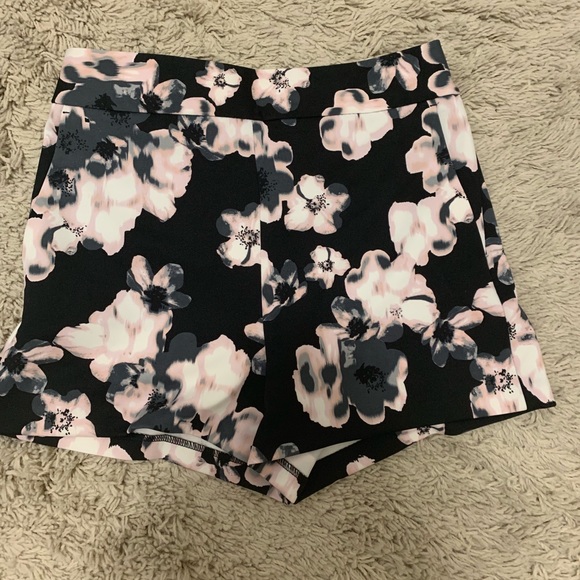 High waisted shorts - Picture 3 of 5